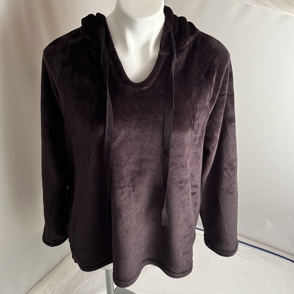 Dylan Snowcap super soft plush black v-neck pullover